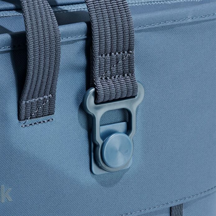 carryouttm-soft-cooler-tote-30-l-u4 250815_hydro_cooler_details_14838_2_7.jpg