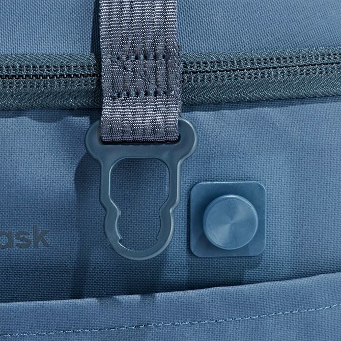 carryouttm-soft-cooler-30-l-a2 250815_hydro_cooler_details_14856_2_5.jpg
