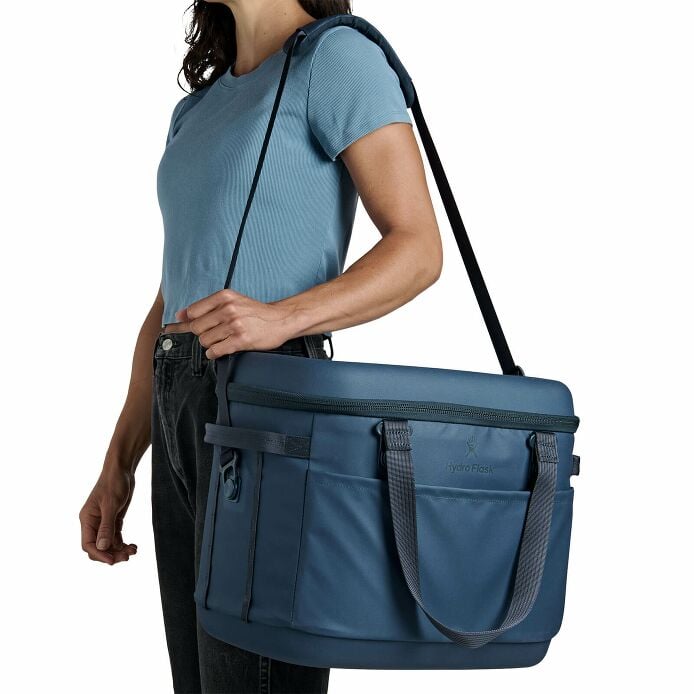carryouttm-soft-cooler-30-l-a2 250815_hydro_s26_hb_14546_5.jpg