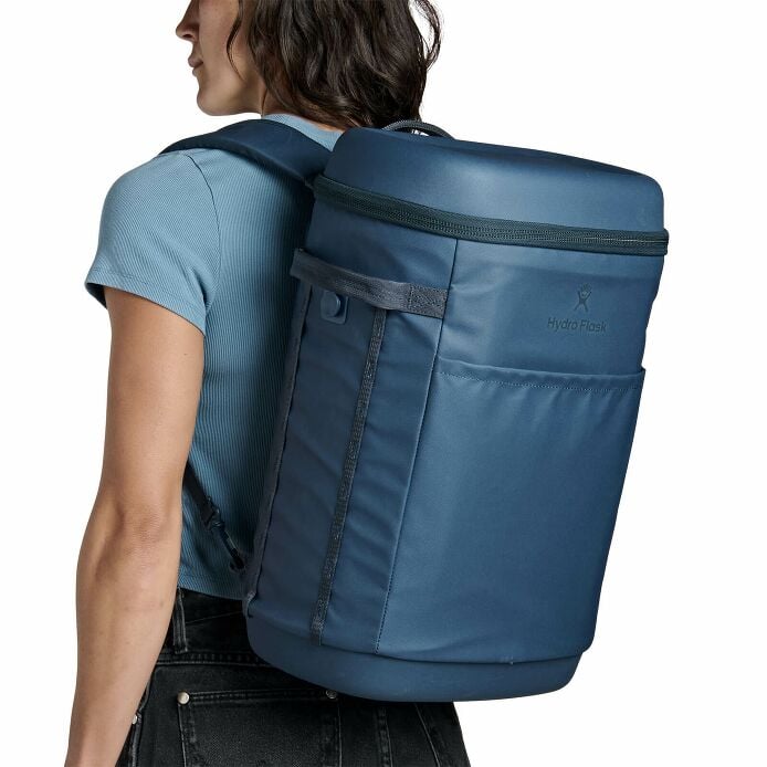 carryouttm-backpack-22-l-j1 250815_hydro_s26_hb_14605_7.jpg