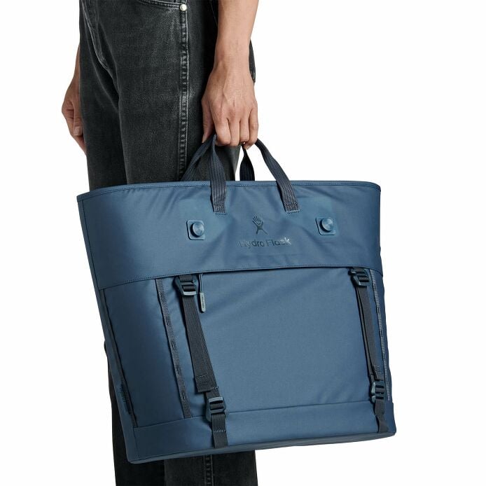 carryouttm-soft-cooler-tote-30-l-u4 250815_hydro_s26_hb_14619_2.jpg