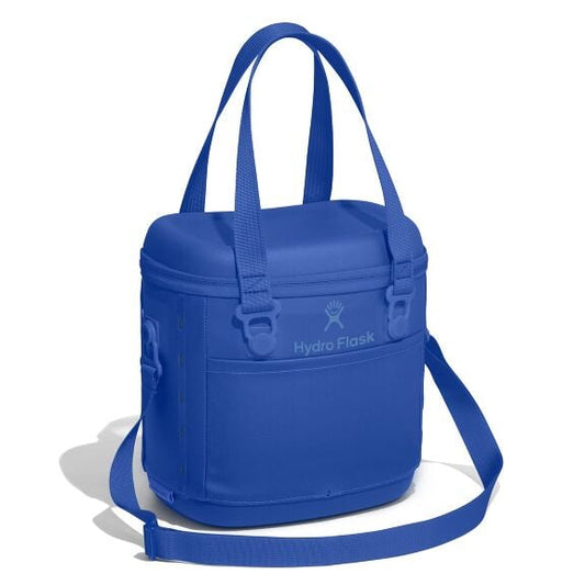 carryouttm-soft-cooler-10-l-k5 6pco382_carryout_cooler_10l_capri_blue_angled_1.jpg