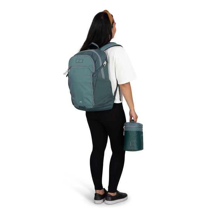 osprey-axis-x-hydro-flask-campus-essentials-bundle-q7 axisxhydroflask_s26_onbody2_cascadeblue_10007249_2.jpg