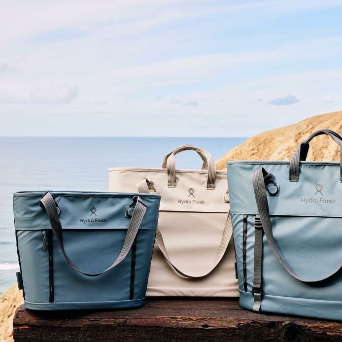 carryouttm-soft-cooler-tote-10-l-g0 hf_carryout_bouwer_d1_l1_torrey_pines_still_life_0055_4.jpg