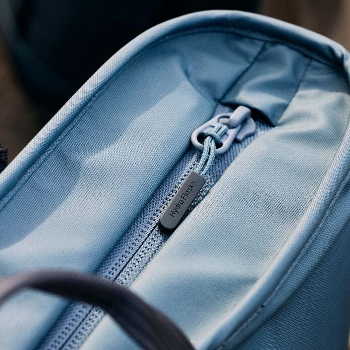carryouttm-soft-cooler-tote-10-l-g0 hf_carryout_bouwer_d1_l1_torrey_pines_still_life_0112_4.jpg