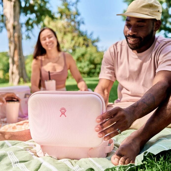 5-l-carry-outtm-lunch-box-x6 hf_s24_trillium_45_1.jpg