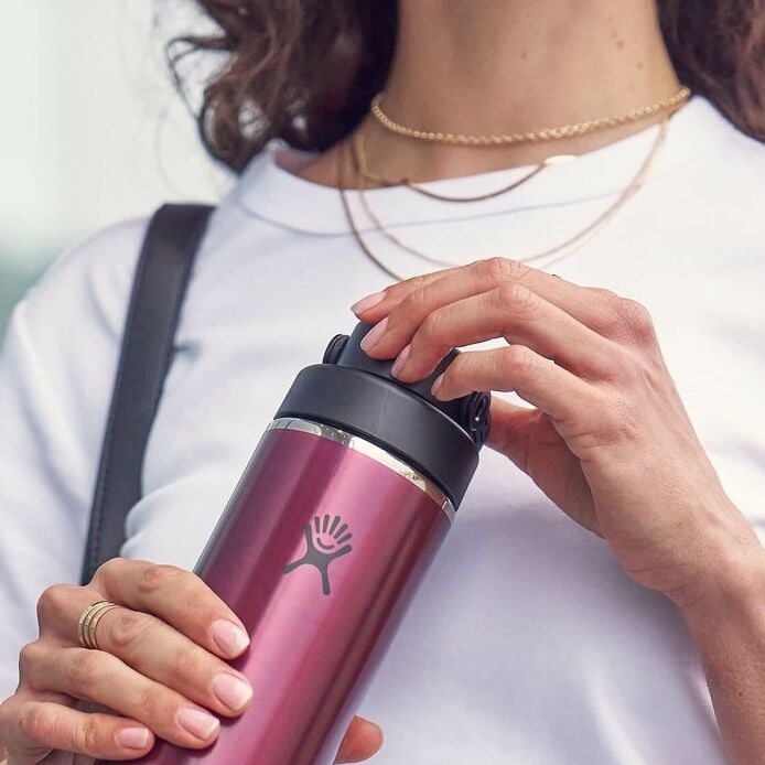 32-oz-lightweight-chug-cap-bottle-r4 hf_s26_lightweight_mcinnis_5123_1_8.jpg