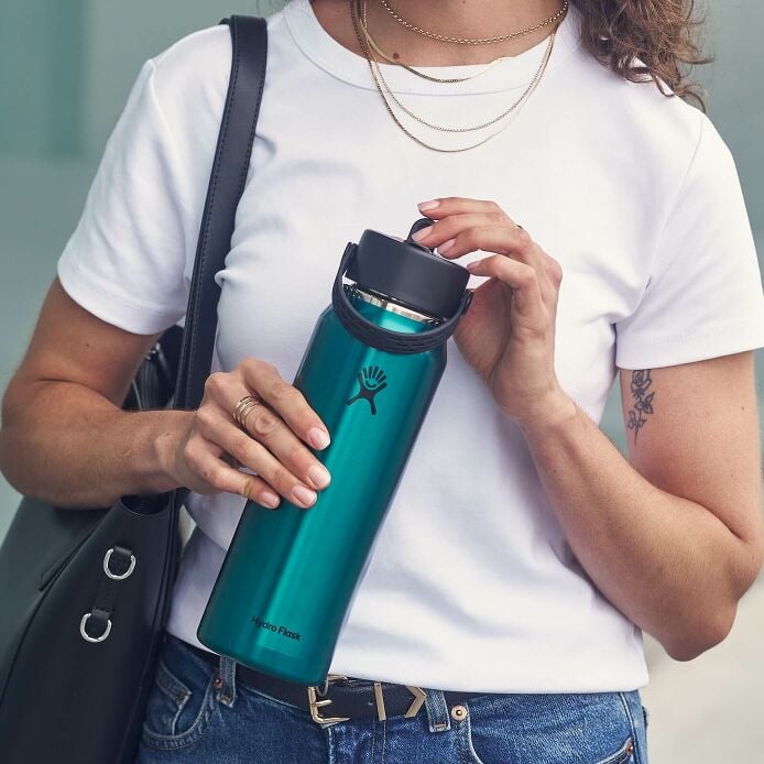32-oz-lightweight-flex-straw-bottle-o7 hf_s26_lightweight_mcinnis_5167_2_3.jpg