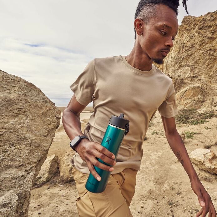 24-oz-lightweight-flex-straw-bottle-p5 hf_s26_lightweight_mcinnis_6828_4.jpg