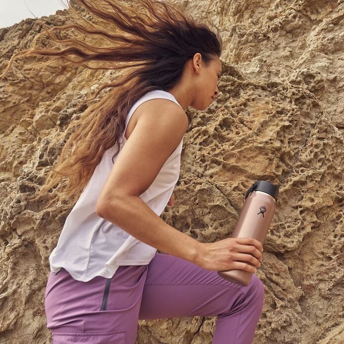 32-oz-lightweight-flex-straw-bottle-o7 hf_s26_lightweight_mcinnis_6946_1_3.jpg