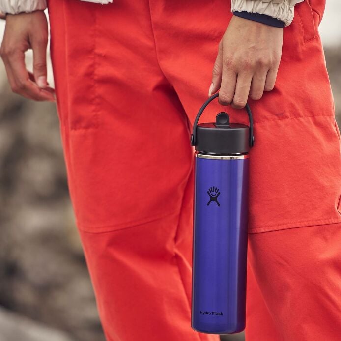 24-oz-lightweight-flex-straw-bottle-p5 hf_s26_lightweight_mcinnis_7443_3.jpg