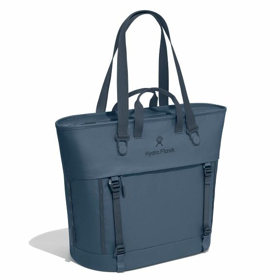 carryouttm-soft-cooler-tote-30-l-u4 maxiit384-carryout-tote-30l-harbor-blue-angled_1_1.jpg